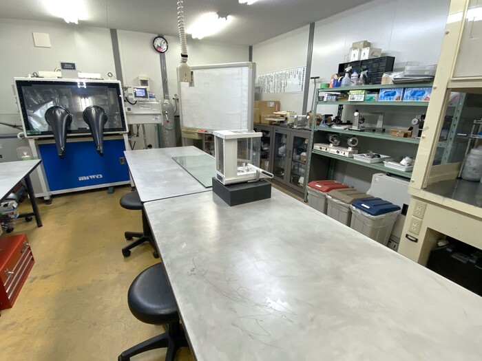 【大阪】リチウムイオン電池・キャパシタ等の二次電池の試作・実験・評価ができるレンタルラボ。グローブボックスや理化学機器、塗工機・プレス機等を完備しています。の画像1